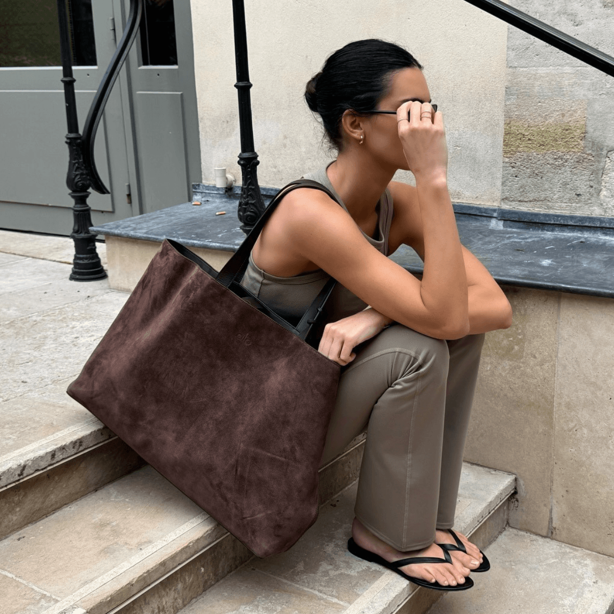  No, Not Ballet Flats or Trainers—Fashion People Are Pairing Their Leggings With This Flat-Shoe Trend Instead 