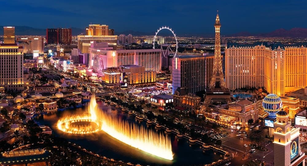 City of Lights: 42nd Street Tours offers Las Vegas trip